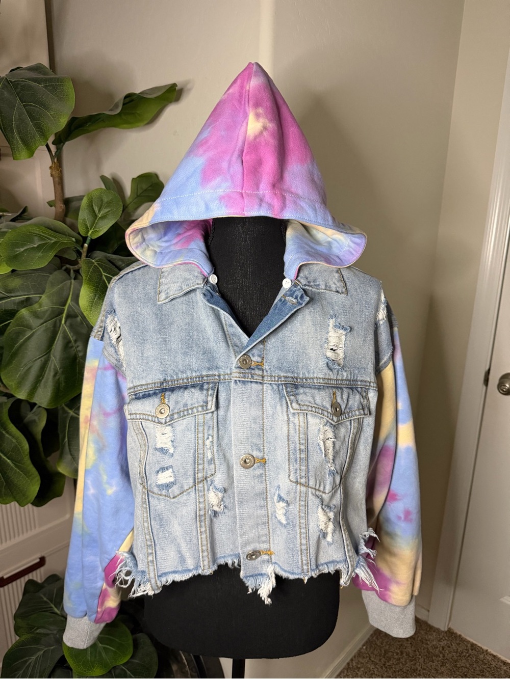 Distressed Tie Dye Light Wash Cropped Denim Jacket S/M